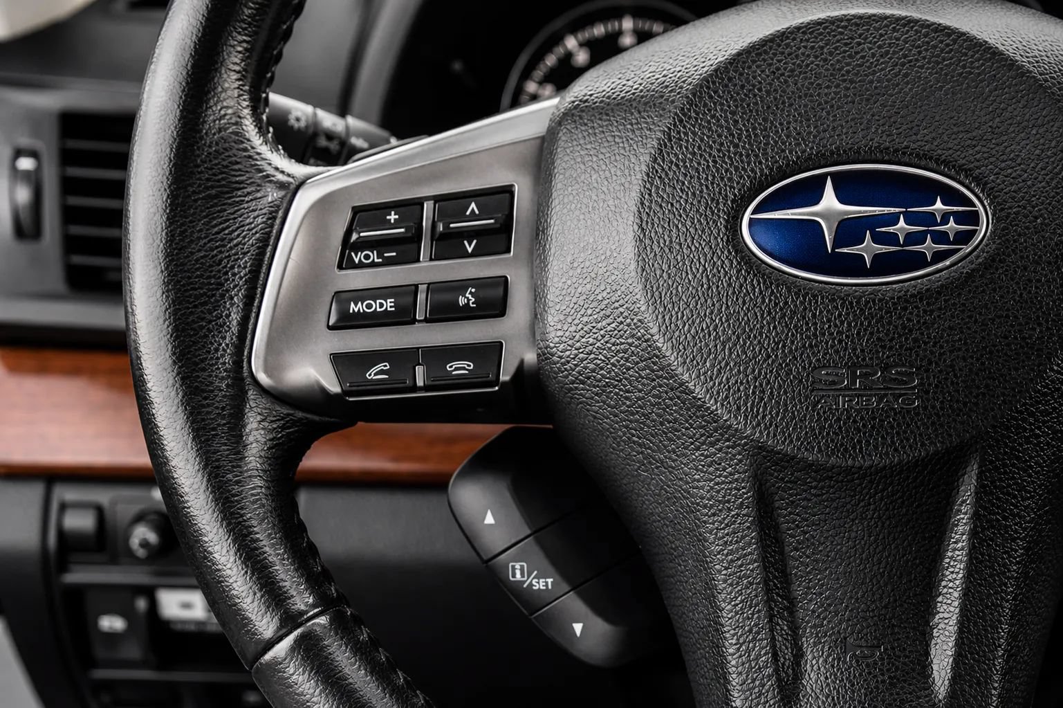 Used 2013 Subaru Outback 3.6R Limited w/ Moonroof Pkg AWD/4WD image 13