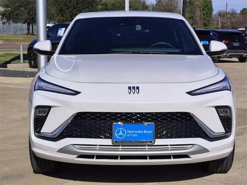 Used 2025 Buick Envista Avenir image 2