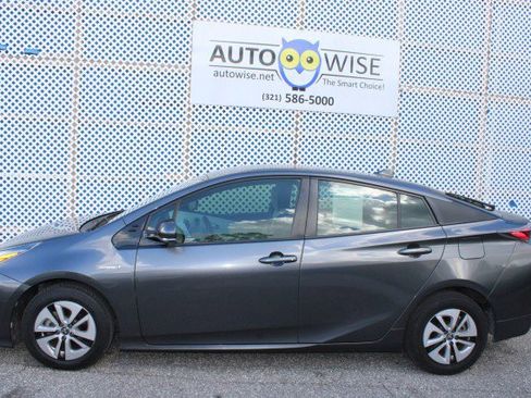Used 2016 Toyota Prius Three image 6