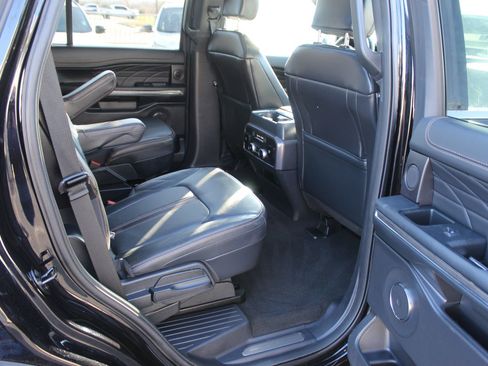 Used 2023 Ford Expedition Platinum image 16