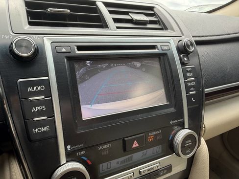 Used 2014 Toyota Camry XLE image 19