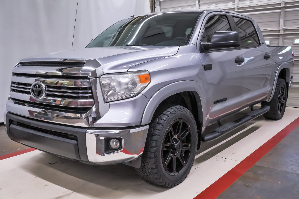 Used 2017 Toyota Tundra SR5 w/ SR5 Upgrade Package RWD image 1