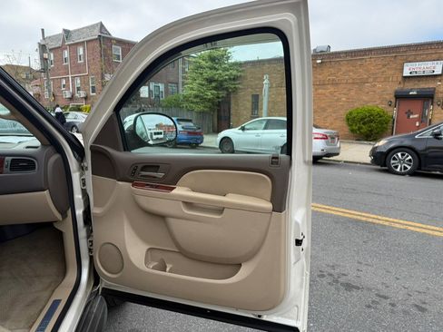 Used 2014 Chevrolet Tahoe LTZ image 23