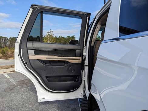 Used 2022 Ford Expedition XLT image 61