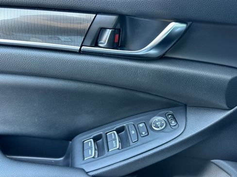 Used 2020 Honda Accord Sport image 12