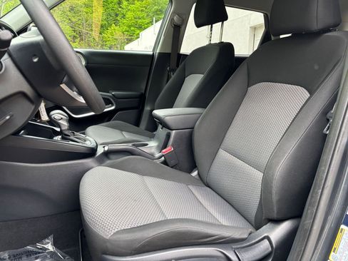 Used 2025 Kia Soul LX w/ LX Technology Package FWD image 34