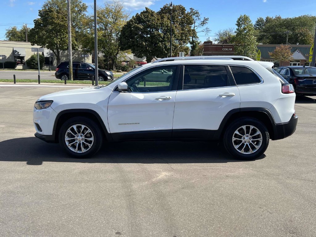 Used 2019 Jeep Cherokee Latitude Plus w/ Comfort/Convenience Group AWD/4WD image 2