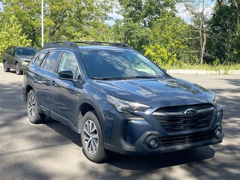 Used 2024 Subaru Outback Premium w/ Popular Package #1A AWD/4WD image 2