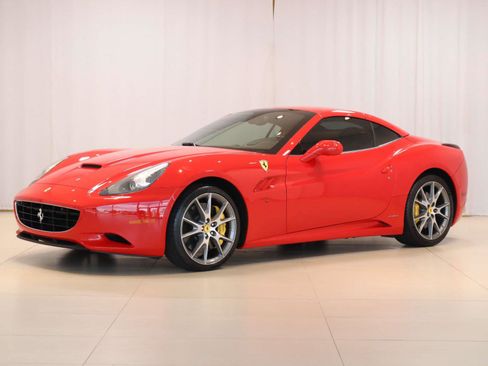 Used 2014 Ferrari California RWD image 39