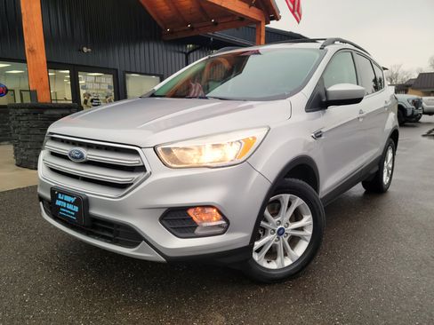 Used 2018 Ford Escape SE image 1