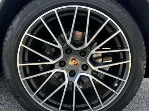 Used 2019 Porsche Cayenne AWD/4WD image 16
