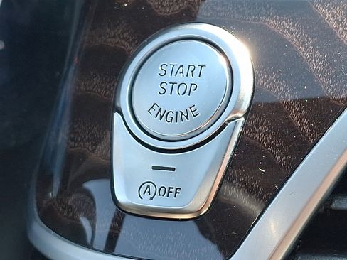 Used 2022 BMW 750i xDrive w/ Executive Package image 25