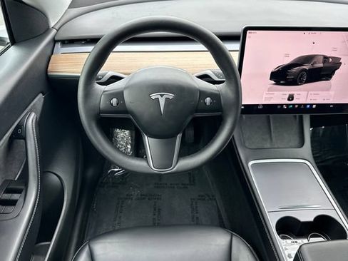 Used 2022 Tesla Model Y Long Range AWD/4WD image 16
