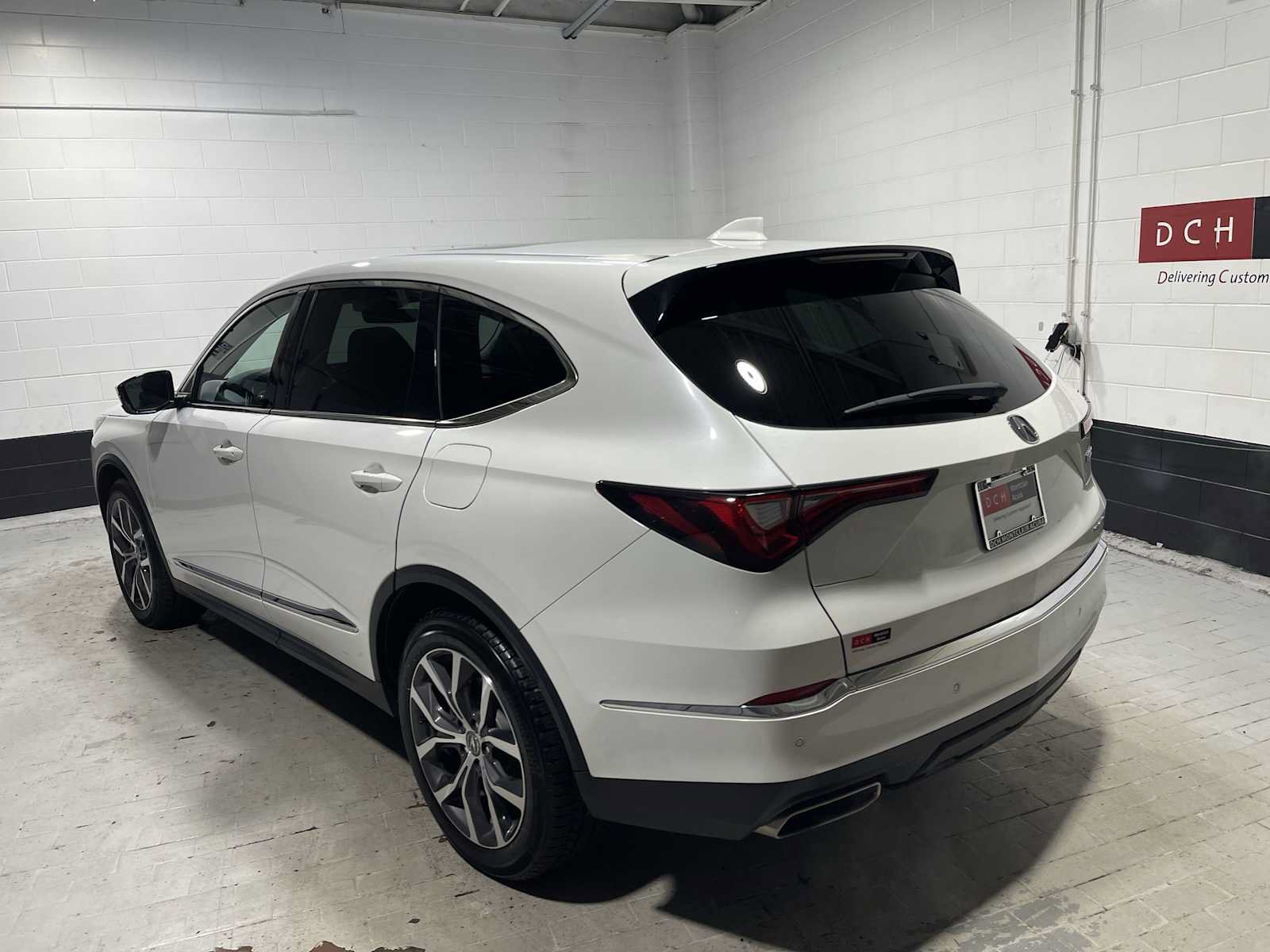 Used 2022 Acura MDX w/ Technology Package AWD/4WD image 4
