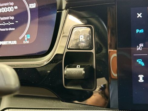 Certified 2024 Porsche Cayenne Coupe AWD/4WD image 18