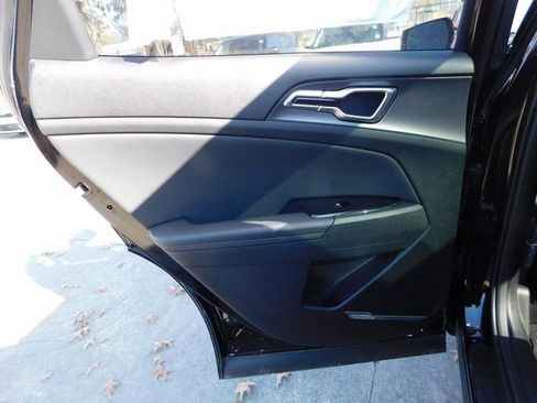 Used 2024 Kia Sportage SX image 17