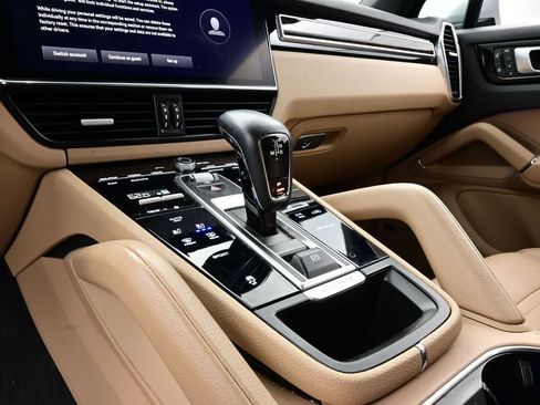 Certified 2023 Porsche Cayenne Platinum Edition AWD/4WD image 11