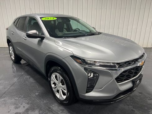 Used 2024 Chevrolet Trax LS w/ Driver Confidence Package image 14