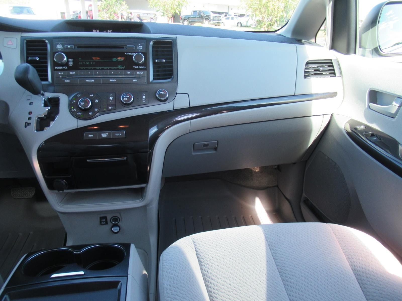 Used 2011 Toyota Sienna LE FWD image 15