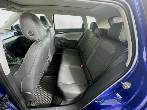 Used 2023 Volkswagen Taos SE w/ Panoramic Sunroof Package FWD image 25