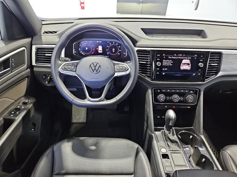 Certified 2023 Volkswagen Atlas Cross Sport SE w/ Panoramic Sunroof Package FWD image 13
