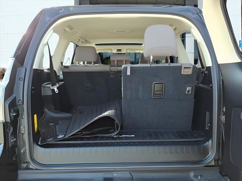 Used 2020 Lexus GX 460 Premium image 5