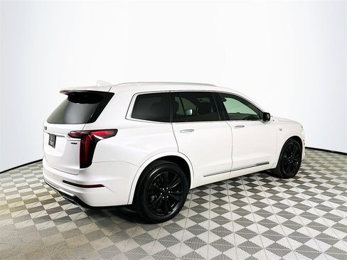 Used 2022 Cadillac XT6 Premium Luxury image 7