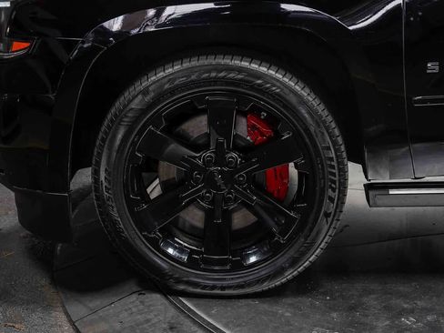 Used 2018 Chevrolet Suburban Premier RWD image 9