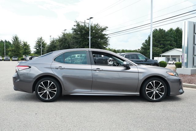 Used 2018 Toyota Camry SE FWD image 4