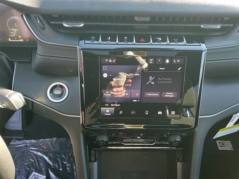 New 2025 Jeep Grand Cherokee Laredo X w/ Luxury Tech Group I image 15