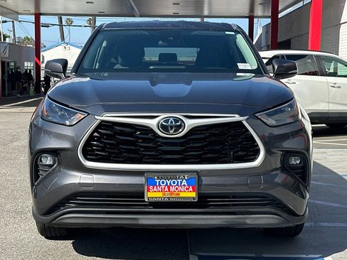 Used 2023 Toyota Highlander LE AWD/4WD image 9