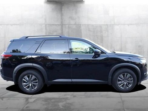Certified 2025 Nissan Pathfinder SV w/ SV Premium Package AWD/4WD image 5
