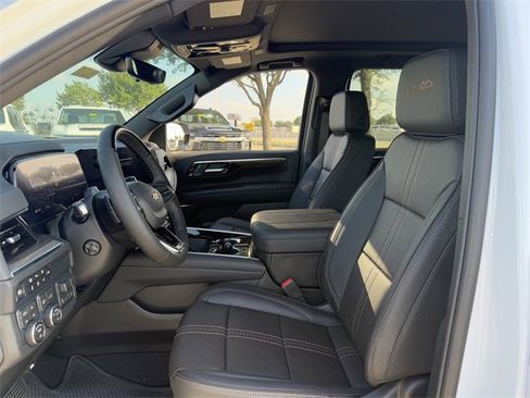 New 2026 Chevrolet Suburban High Country image 23