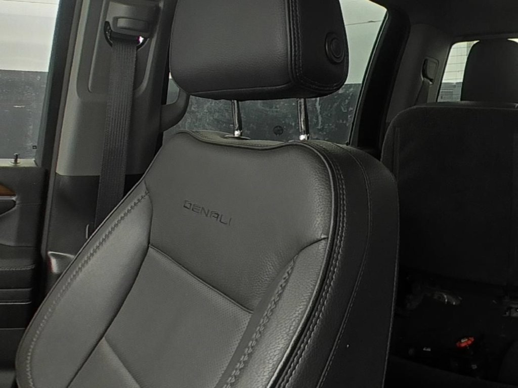 Used 2024 GMC Sierra 2500 Denali w/ Denali Reserve Package AWD/4WD image 9