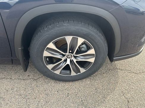 Used 2024 Toyota Highlander XLE image 43