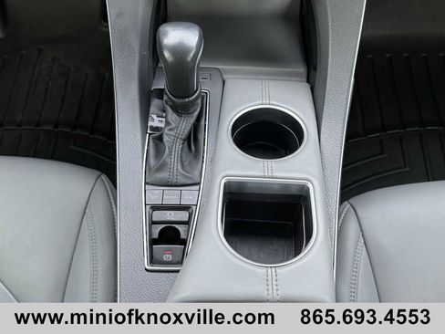 Used 2022 Toyota Avalon XLE image 16