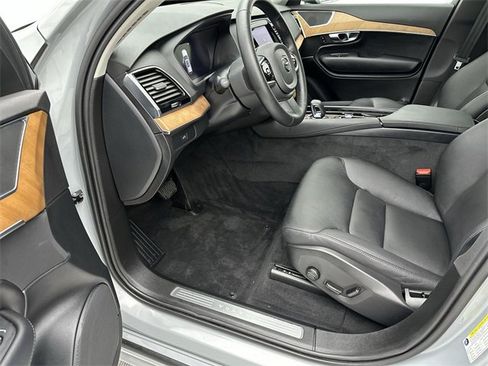 Certified 2025 Volvo XC90 B6 Plus w/ Protection Package Premier image 11