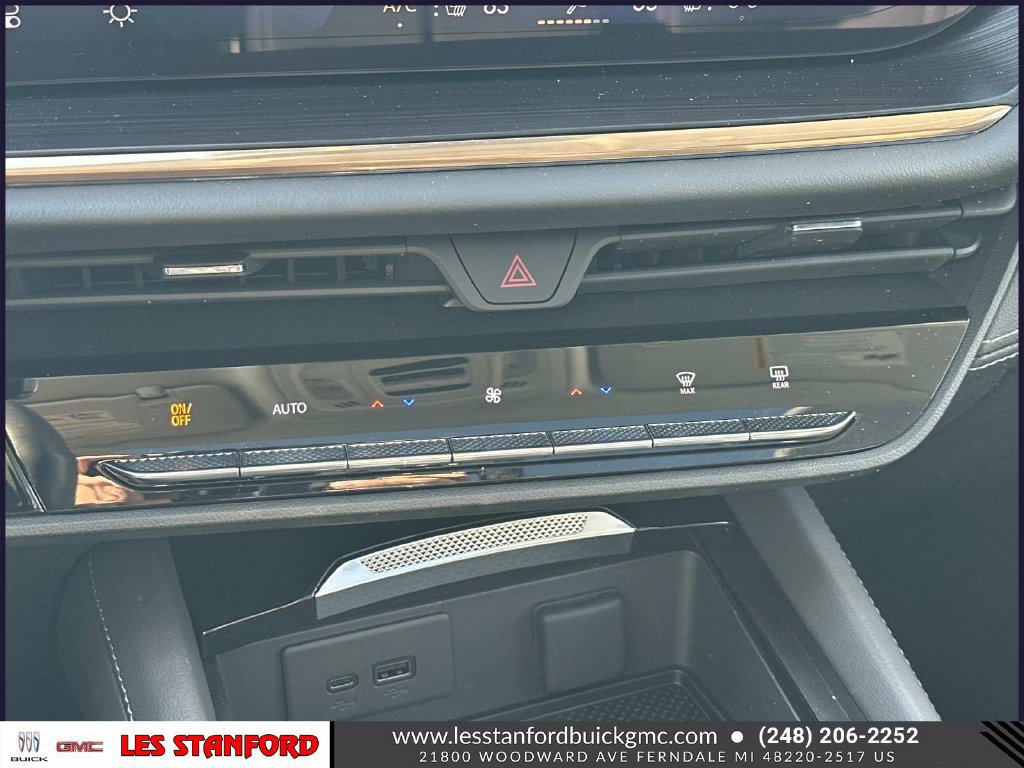 Used 2025 Buick Envision Avenir AWD/4WD image 32
