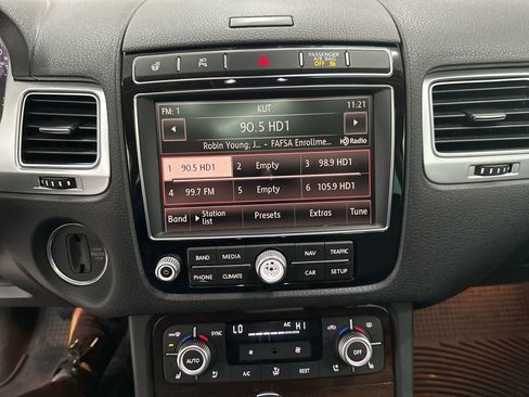 Used 2016 Volkswagen Touareg TDI image 15