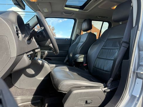 Used 2017 Jeep Patriot High Altitude image 27