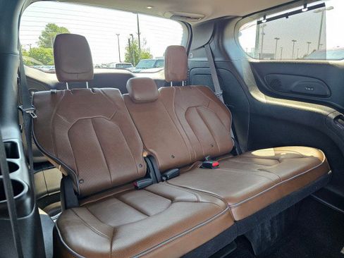 Used 2017 Chrysler Pacifica Limited FWD image 15