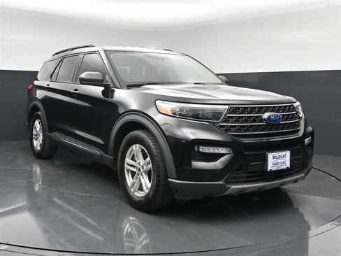 Used 2021 Ford Explorer XLT w/ Equipment Group 202A RWD image 3