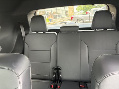 Used 2025 Buick Enclave Preferred FWD image 18