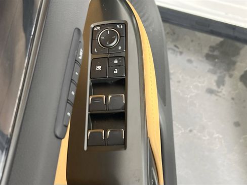 Used 2023 Lexus NX 350h AWD image 17