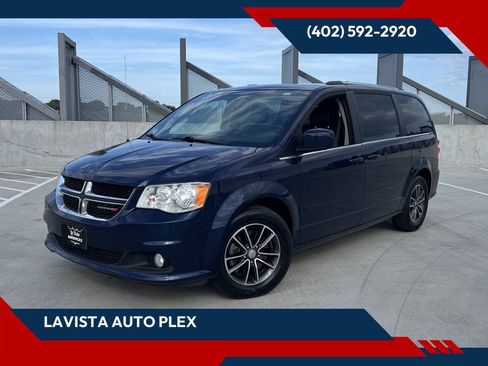 Used 2017 Dodge Grand Caravan SXT FWD image 1