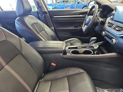 Used 2024 Nissan Altima 2.5 SR FWD image 10