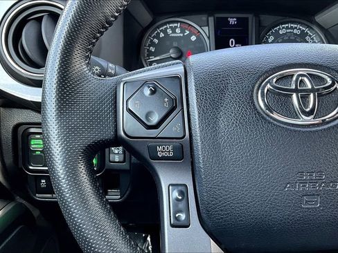 Used 2022 Toyota Tacoma TRD Sport w/ TRD Premium Sport Package AWD/4WD image 10