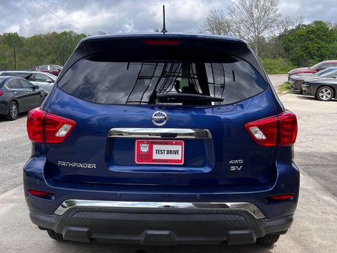 Used 2017 Nissan Pathfinder SV image 5