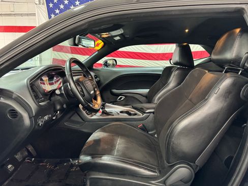Used 2022 Dodge Challenger GT w/ Plus Package RWD image 9