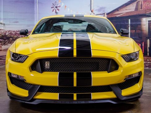 Used 2016 Ford Mustang Shelby GT350 w/ Technology Package image 12